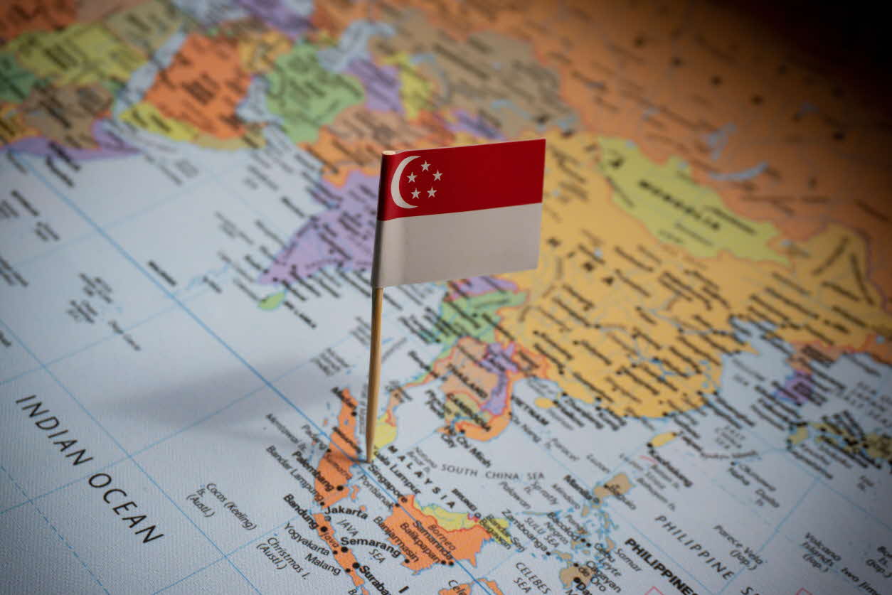 leverage Singapore's geographical advantage 